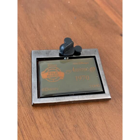 Japan Theatre The Aristocats Film Magic Spinner Disney Trading Pin - Picture 2 of 2